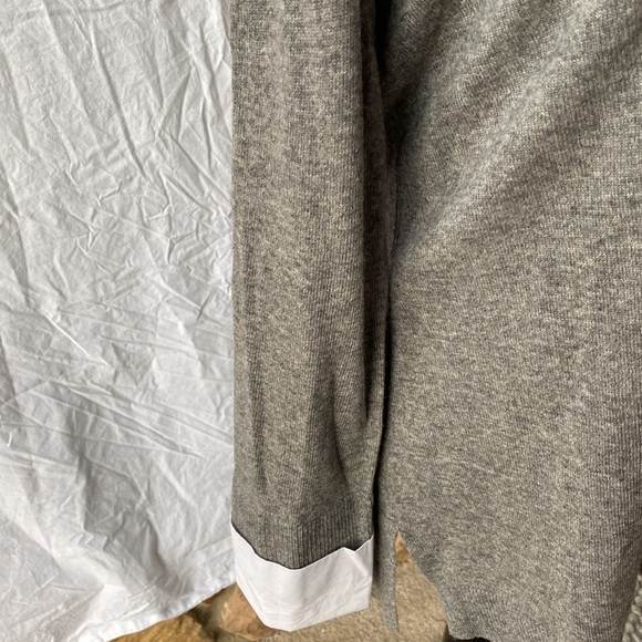 J crew long V-neck sweater with cuffed sleeves. - Picture 2 of 7